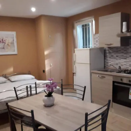 3 Camera Con Cucina Vicino Centro Citta Ampio Parcheggio * פארמה