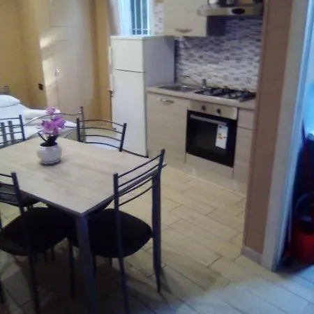 3 Camera Con Cucina Vicino Centro Citta Ampio Parcheggio מלון דירות פארמה